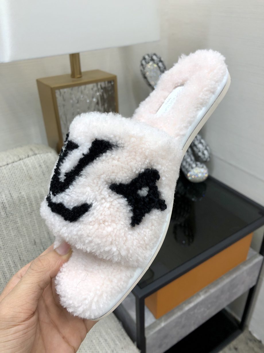 louis vuitton Women's Magnetic Flat Mule White For Women LV