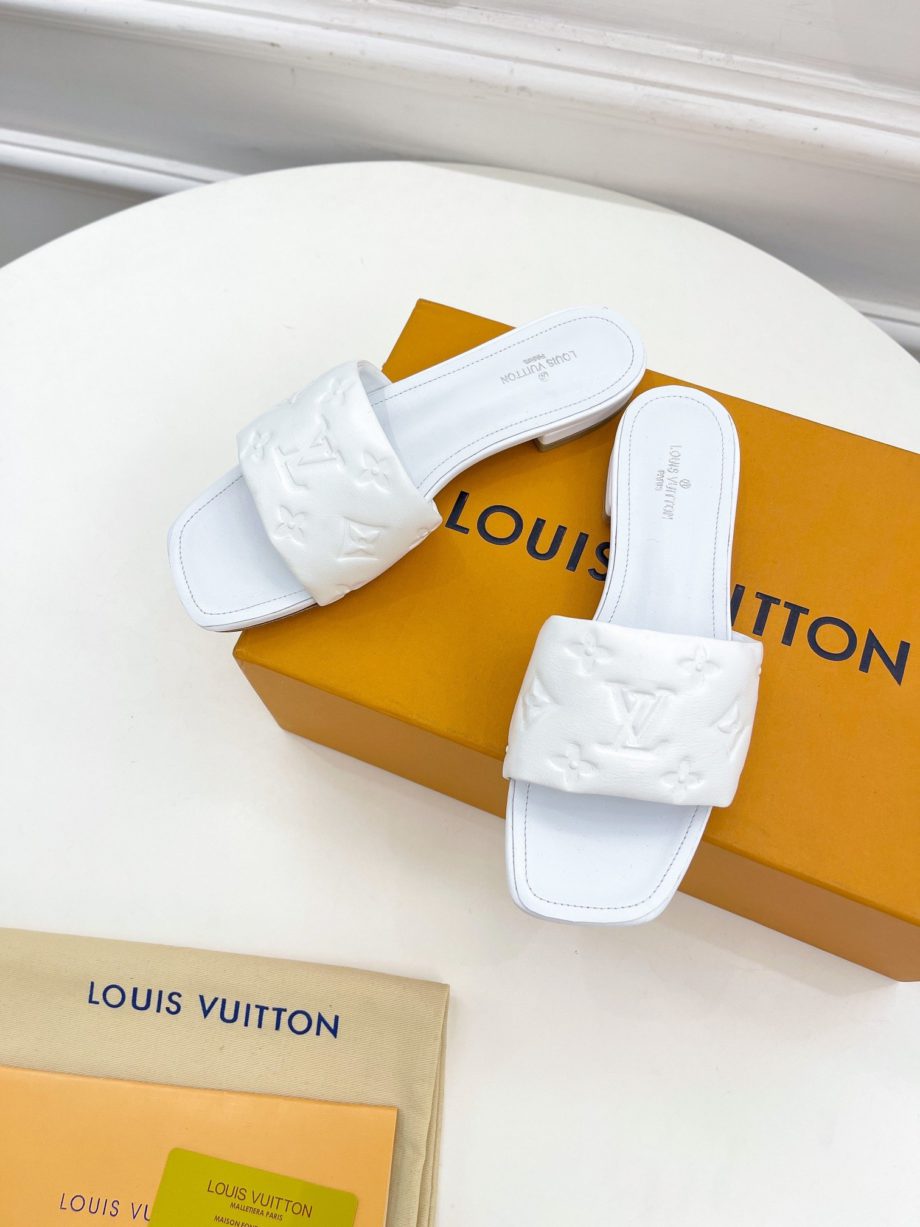 louis vuitton Women's Revival Flat Mule White For Women 1A9P4P