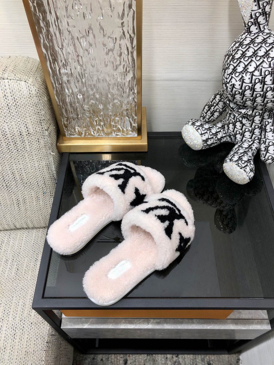 louis vuitton Women's Magnetic Flat Mule White For Women LV