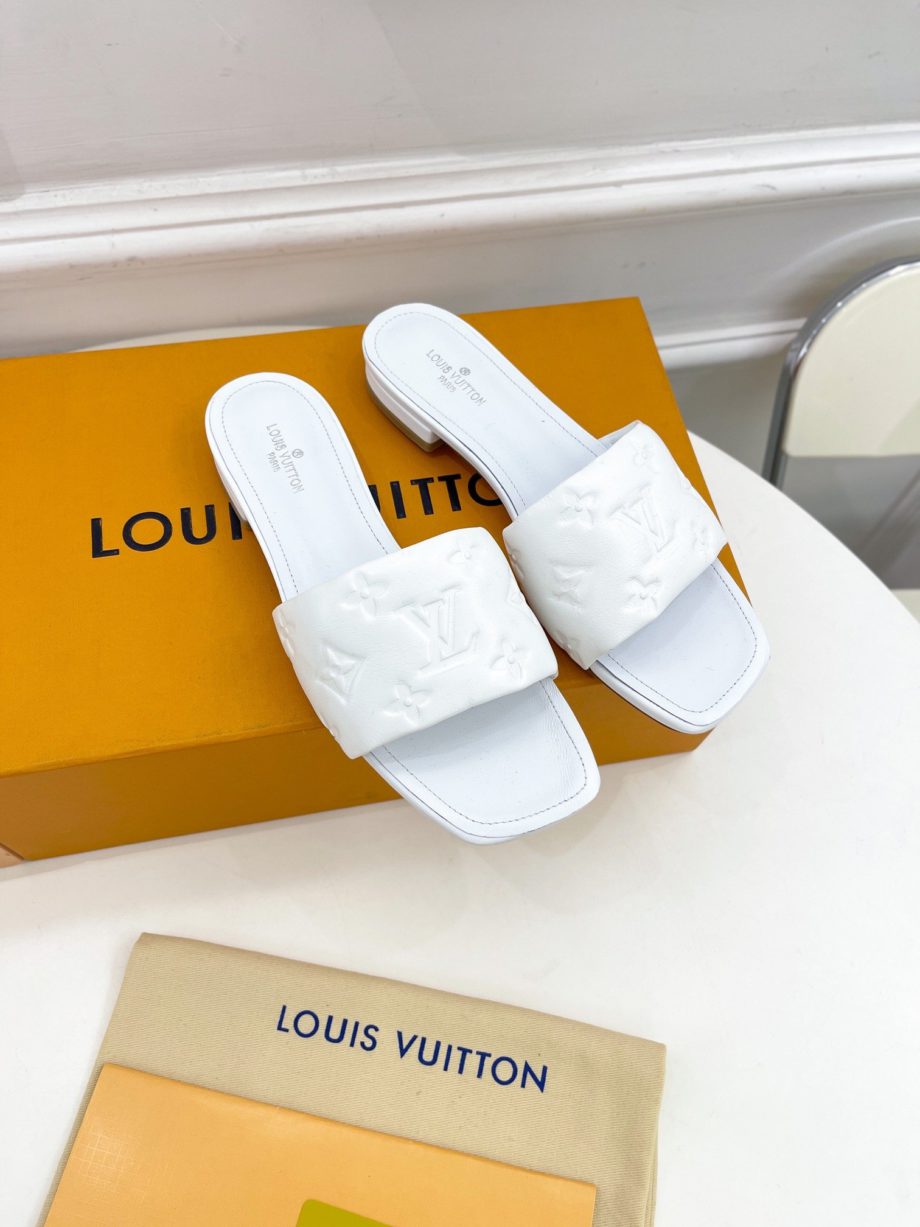 louis vuitton Women's Revival Flat Mule White For Women 1A9P4P