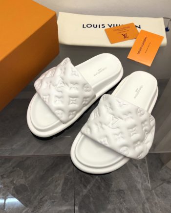 louis vuitton Women's Pool Pillow Flat Comfort Mule White For Women 1AABKV