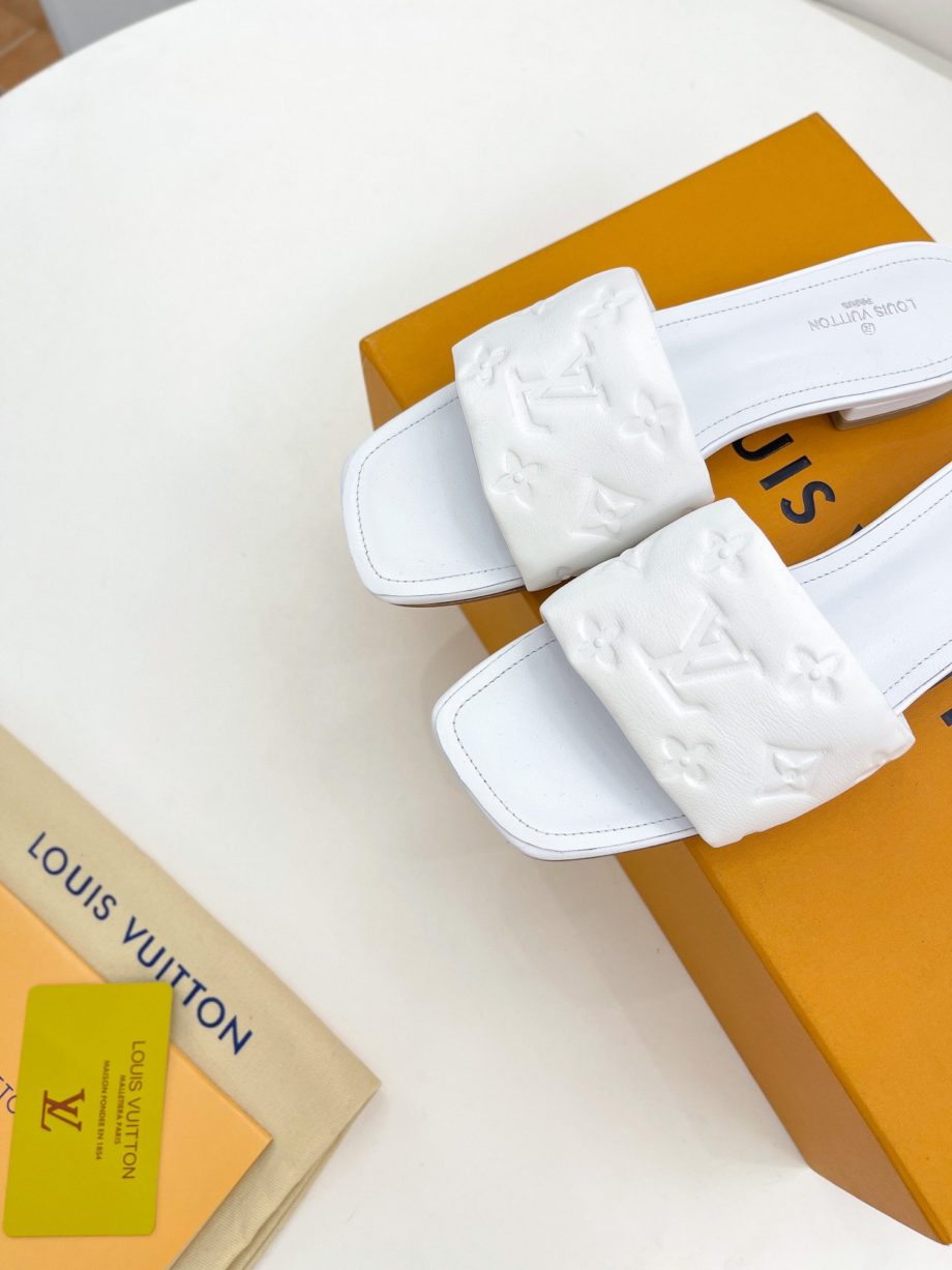 louis vuitton Women's Revival Flat Mule White For Women 1A9P4P