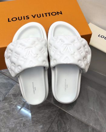 louis vuitton Women's Pool Pillow Flat Comfort Mule White For Women 1AABKV