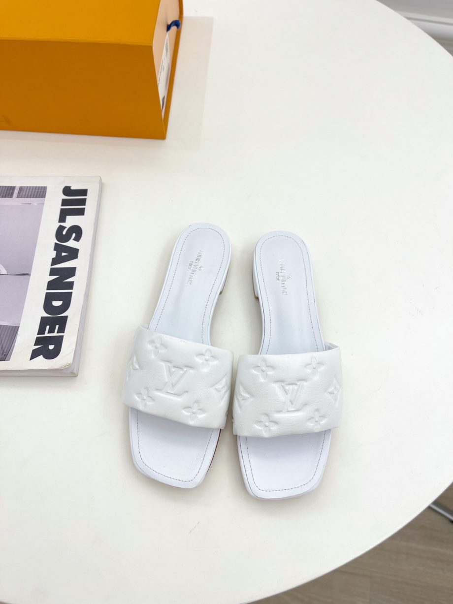 louis vuitton Women's Revival Flat Mule White For Women 1A9P4P