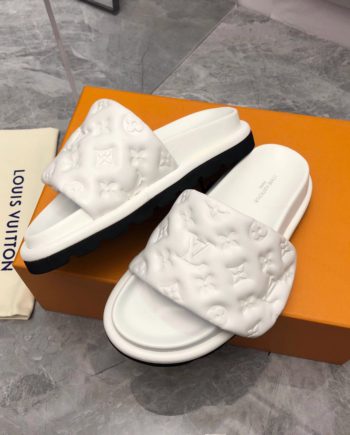 louis vuitton Women's Pool Pillow Flat Comfort Mule White For Women 1AABKV