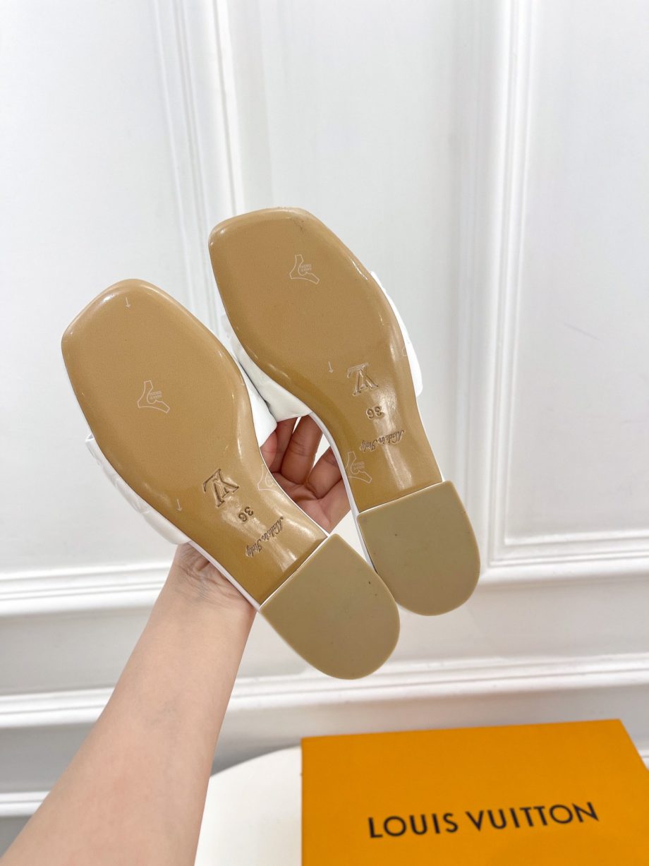 louis vuitton Women's Revival Flat Mule White For Women 1A9P4P