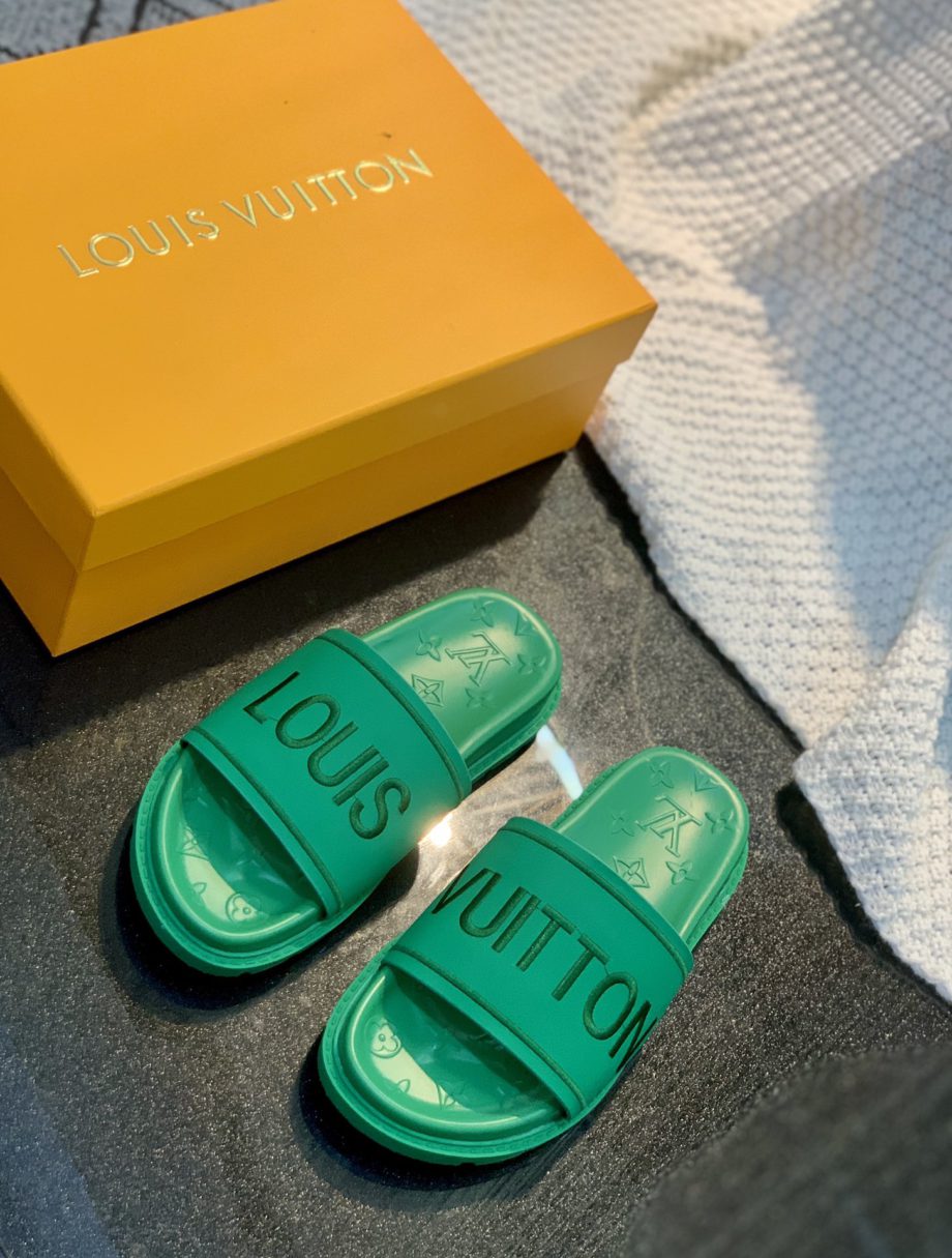 louis vuitton Women's Pool Pillow Flat Comfort Mule Green For Women LV