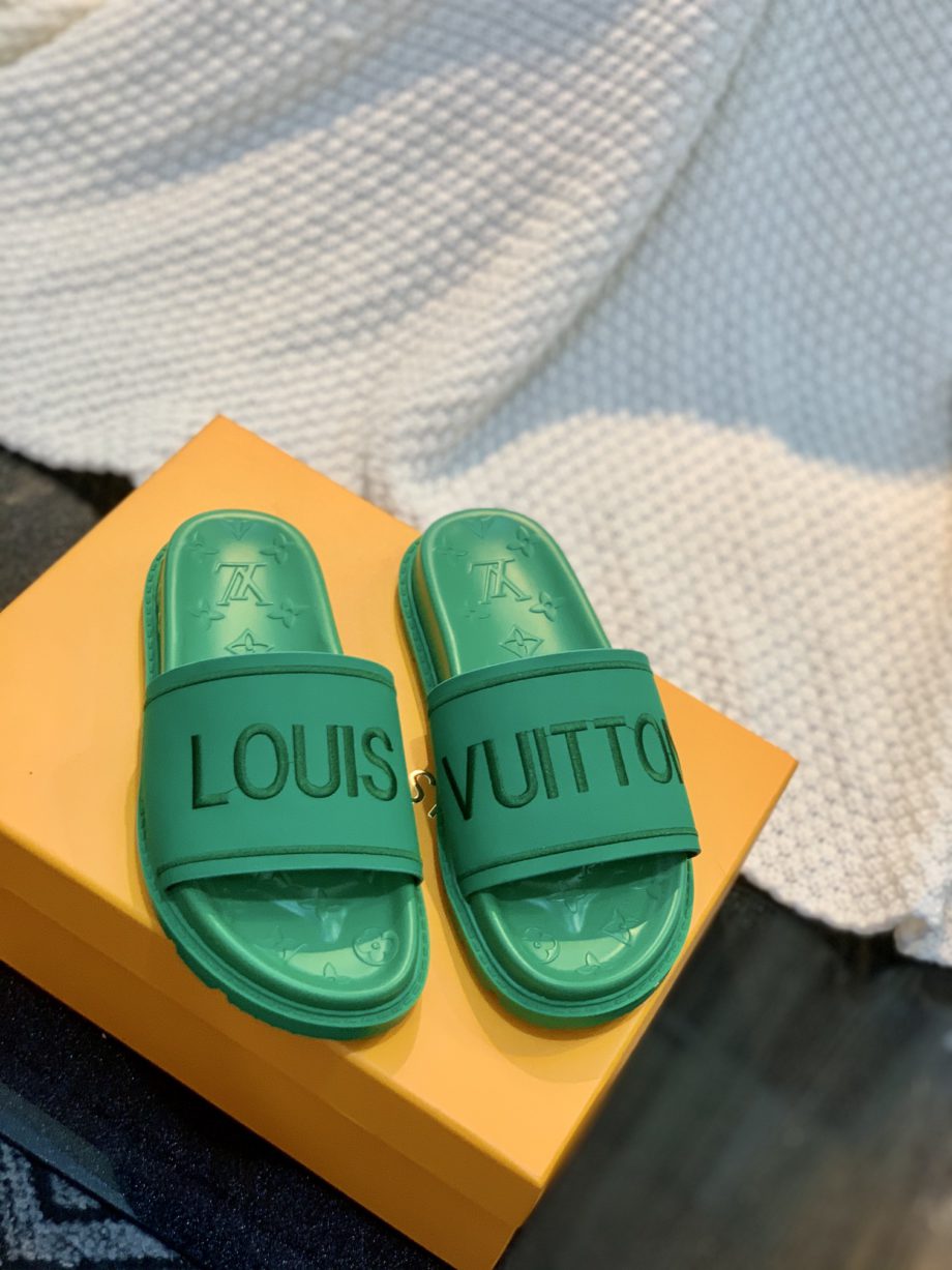 louis vuitton Women's Pool Pillow Flat Comfort Mule Green For Women LV