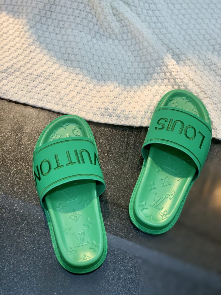 louis vuitton Women's Pool Pillow Flat Comfort Mule Green For Women LV