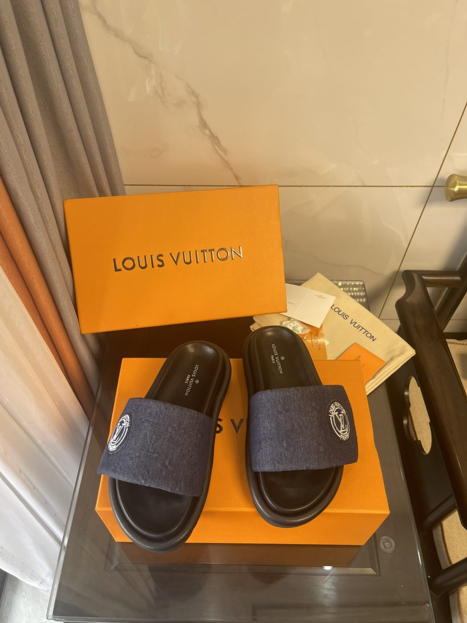 louis vuitton Women's Pool Pillow Comfort Mule Blue For Women LV