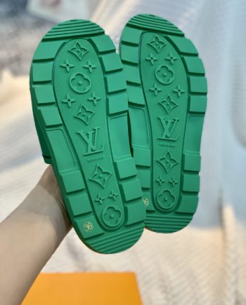 louis vuitton Women's Pool Pillow Flat Comfort Mule Green For Women LV