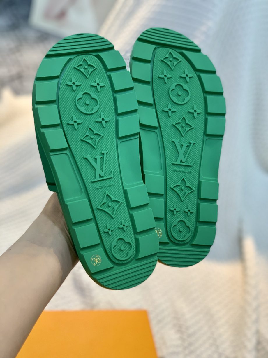 louis vuitton Women's Pool Pillow Flat Comfort Mule Green For Women LV