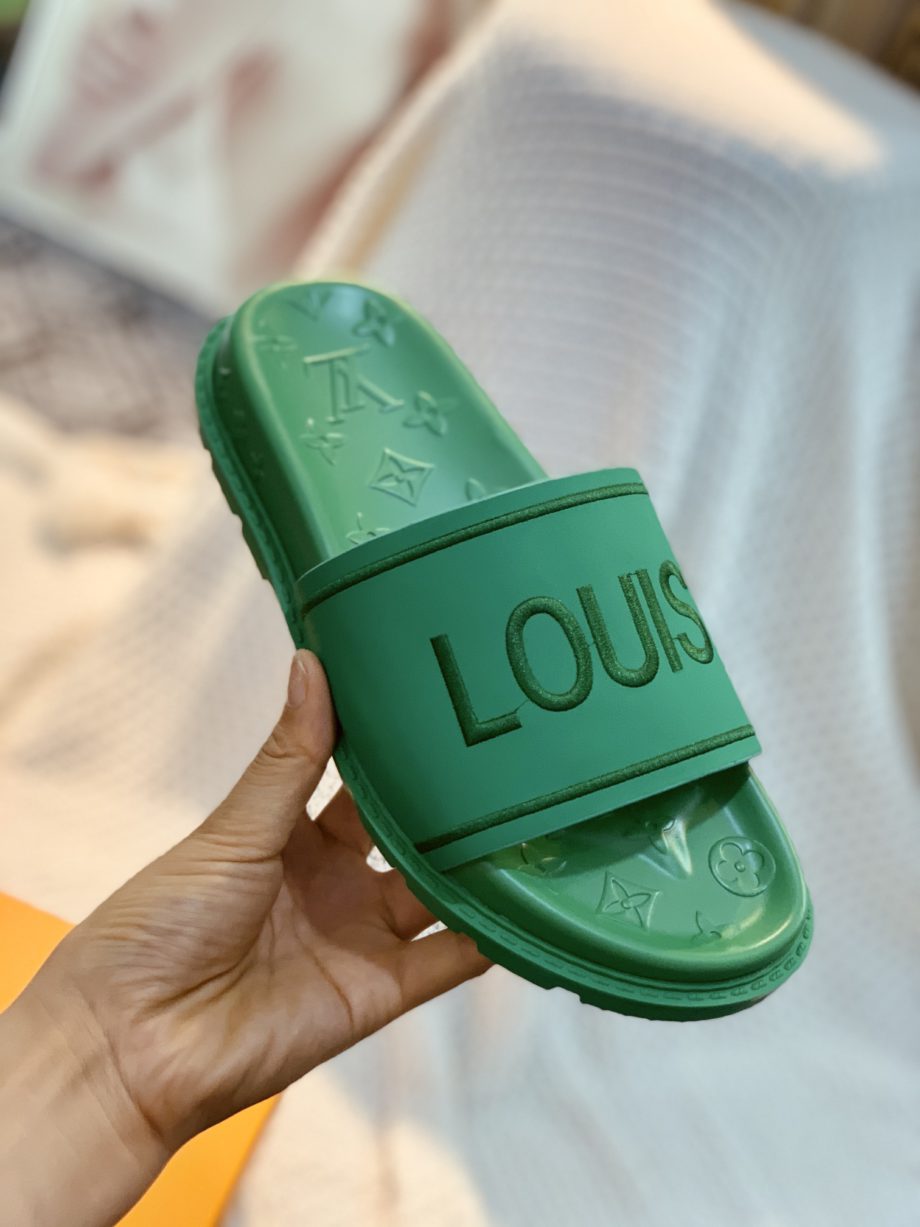 louis vuitton Women's Pool Pillow Flat Comfort Mule Green For Women LV
