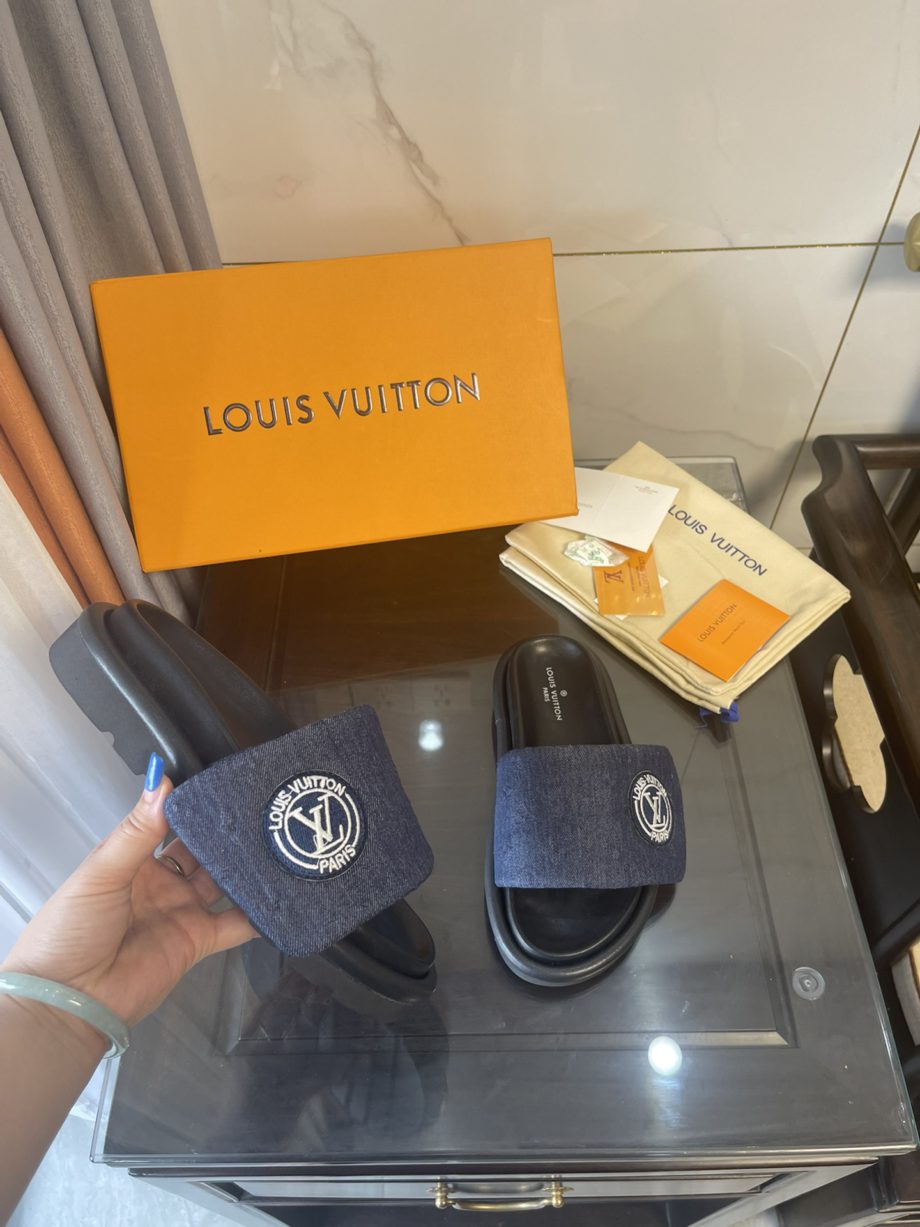 louis vuitton Women's Pool Pillow Comfort Mule Blue For Women LV