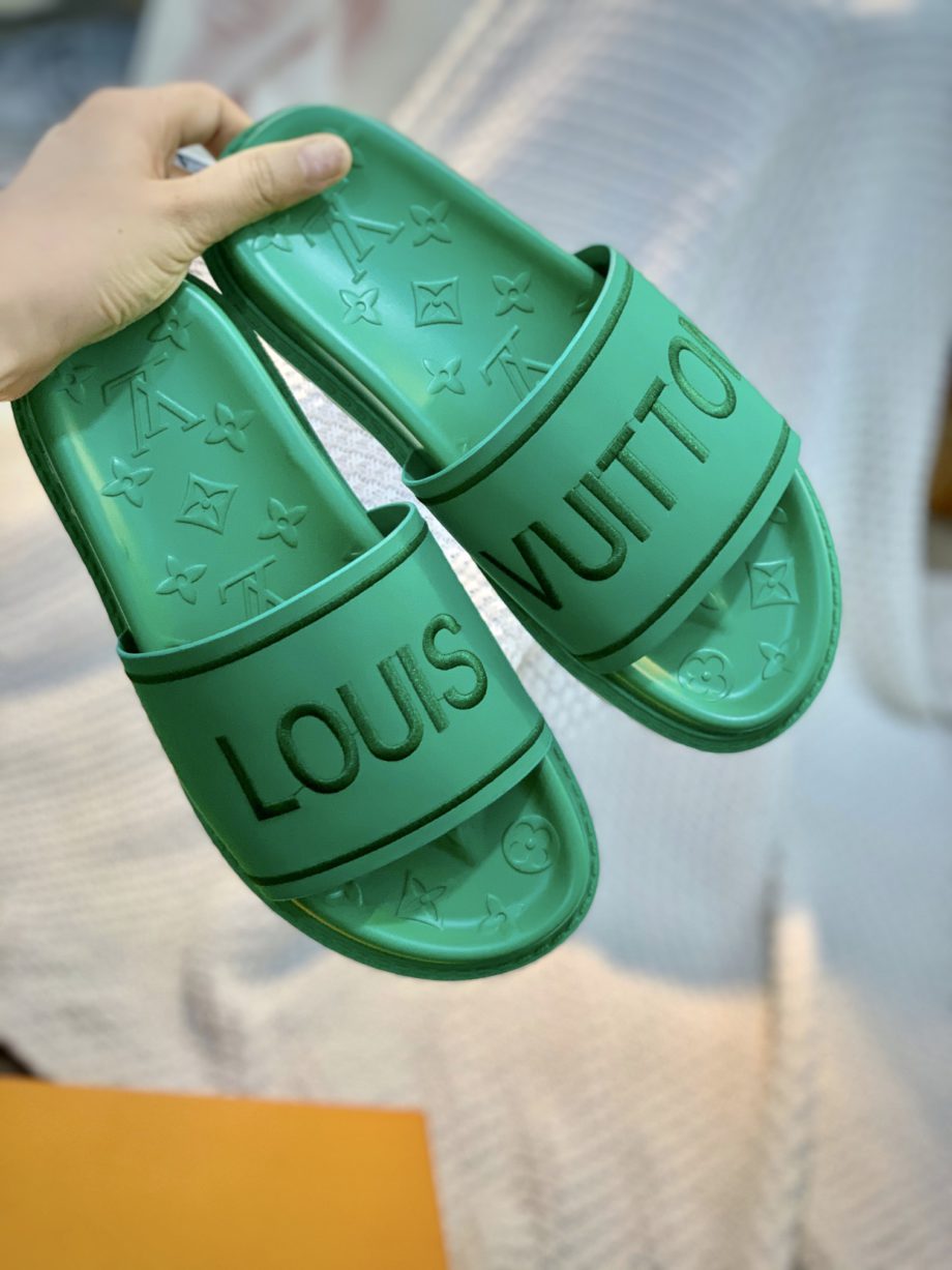 louis vuitton Women's Pool Pillow Flat Comfort Mule Green For Women LV
