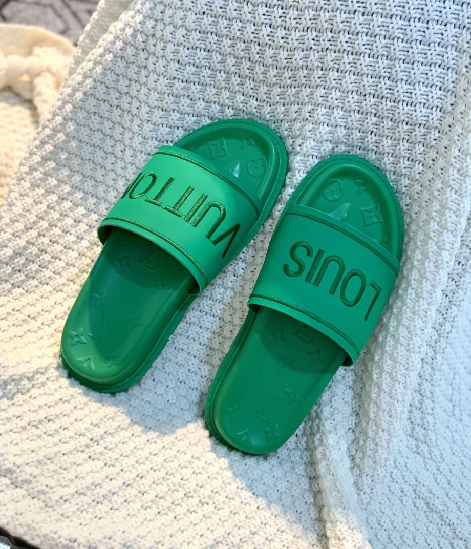 louis vuitton Women's Pool Pillow Flat Comfort Mule Green For Women LV