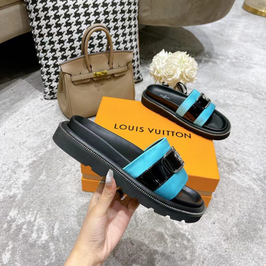 louis vuitton Women's Pool Pillow Flat Comfort Mule Blue For Women LV