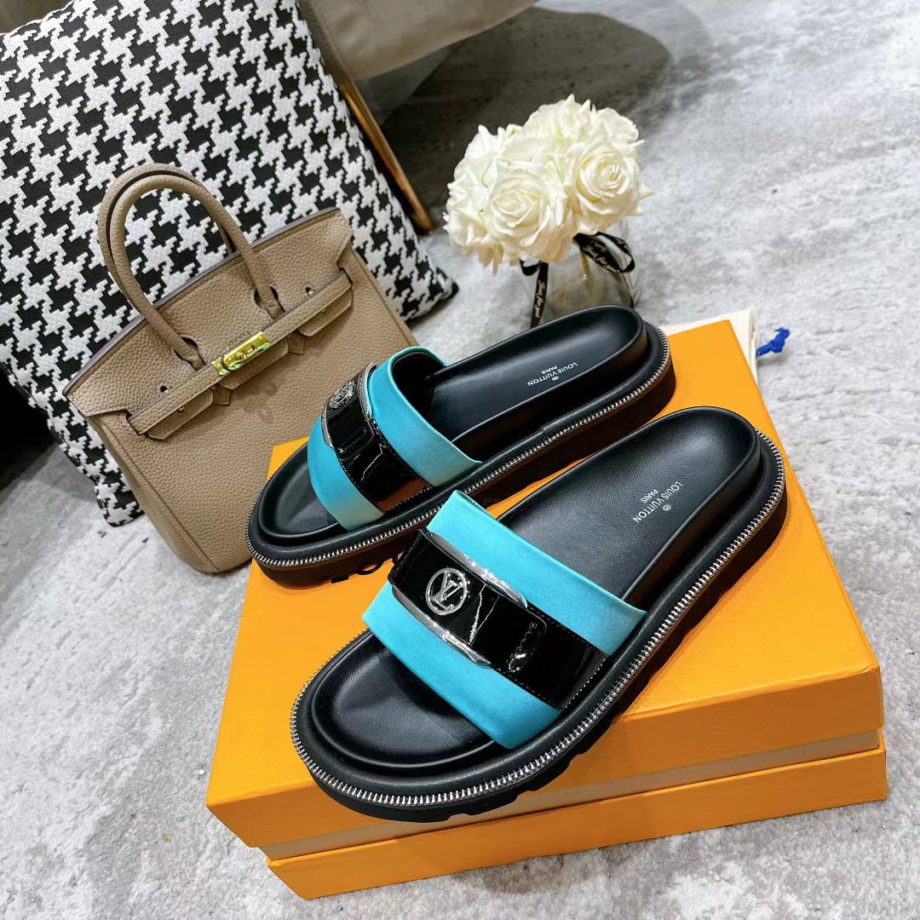 louis vuitton Women's Pool Pillow Flat Comfort Mule Blue For Women LV