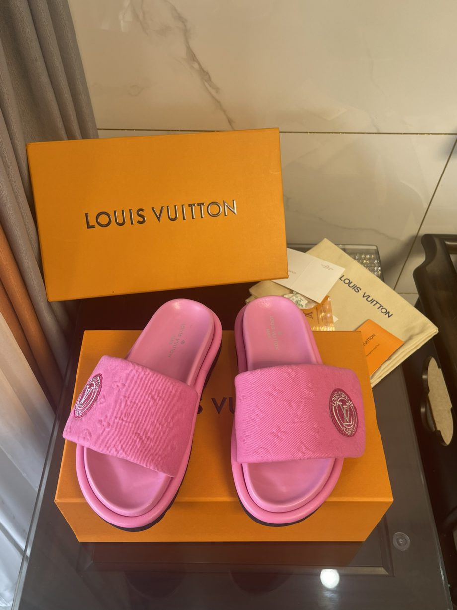 louis vuitton Women's Pool Pillow Comfort Mule Pink For Women LV