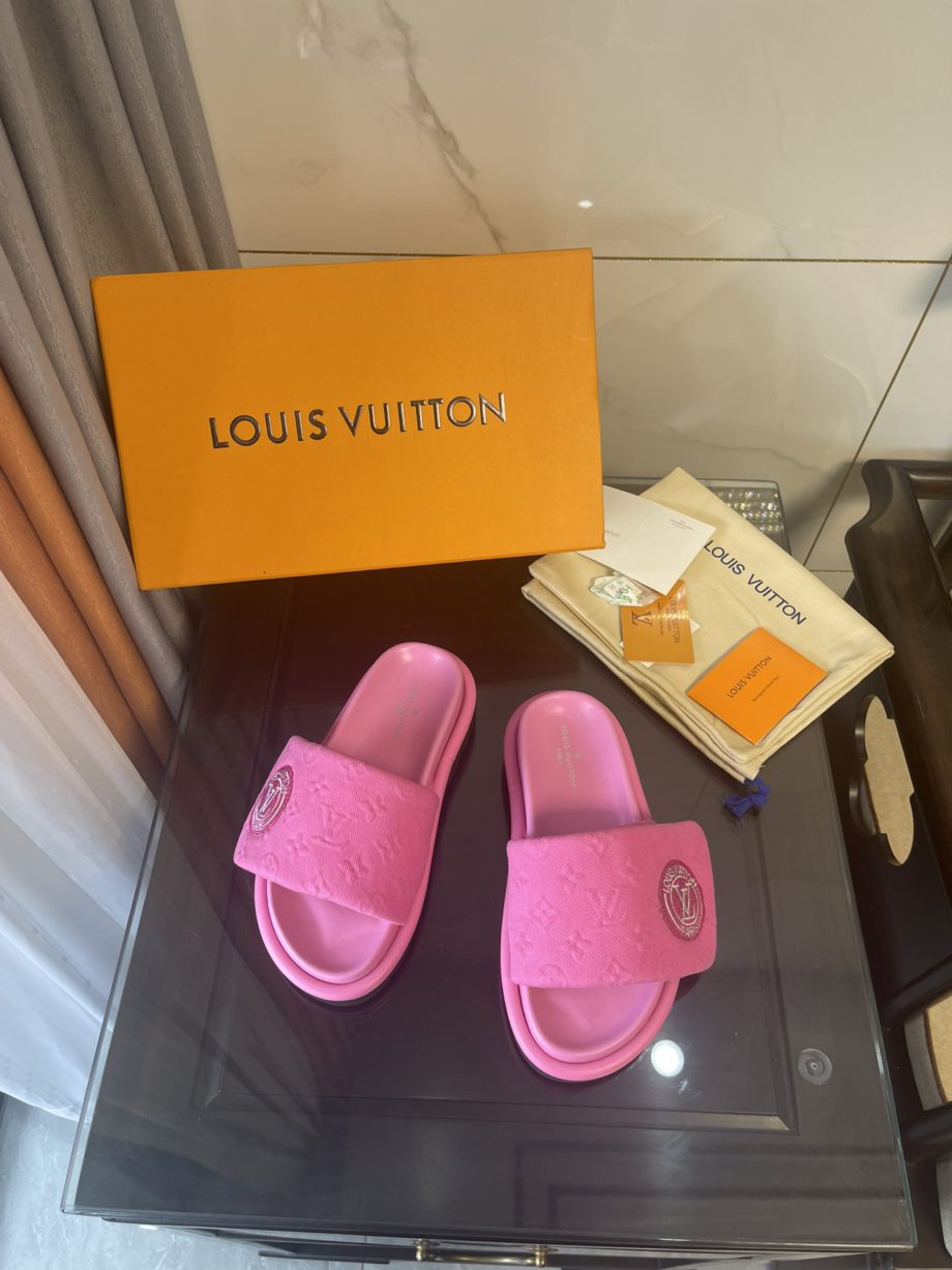 louis vuitton Women's Pool Pillow Comfort Mule Pink For Women LV