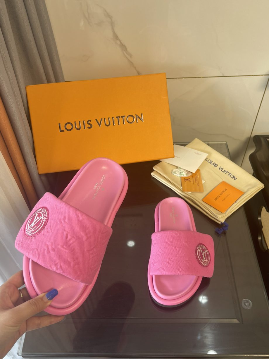 louis vuitton Women's Pool Pillow Comfort Mule Pink For Women LV