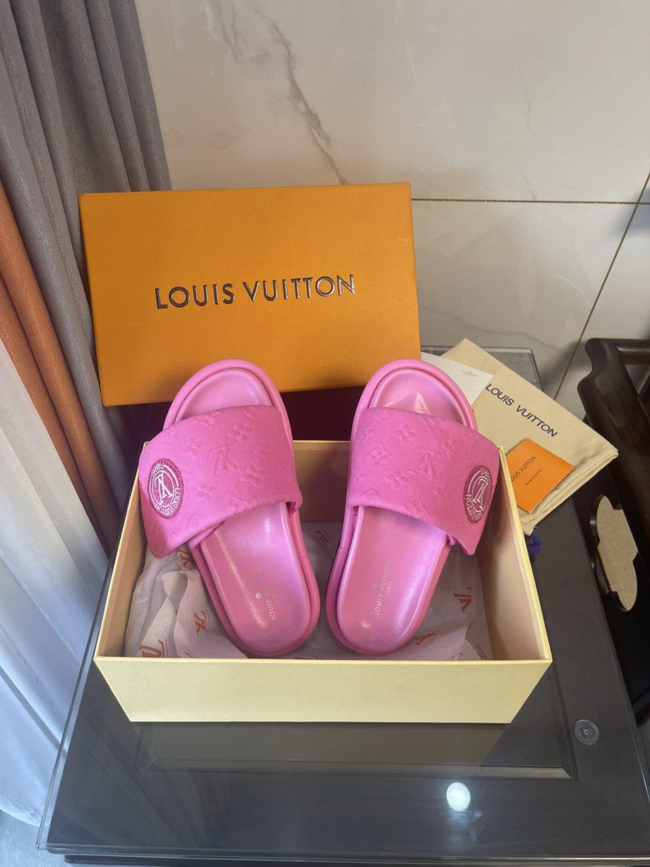 louis vuitton Women's Pool Pillow Comfort Mule Pink For Women LV