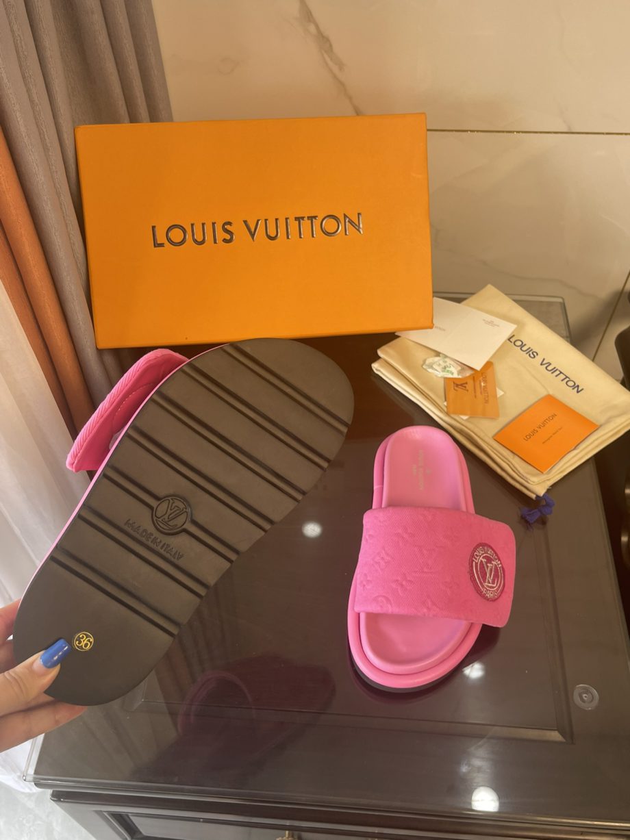louis vuitton Women's Pool Pillow Comfort Mule Pink For Women LV