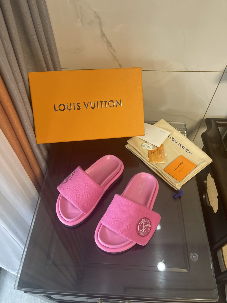 louis vuitton Women's Pool Pillow Comfort Mule Pink For Women LV