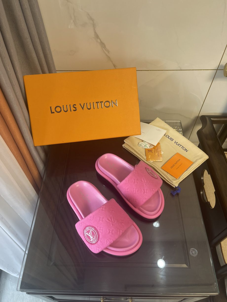 louis vuitton Women's Pool Pillow Comfort Mule Pink For Women LV