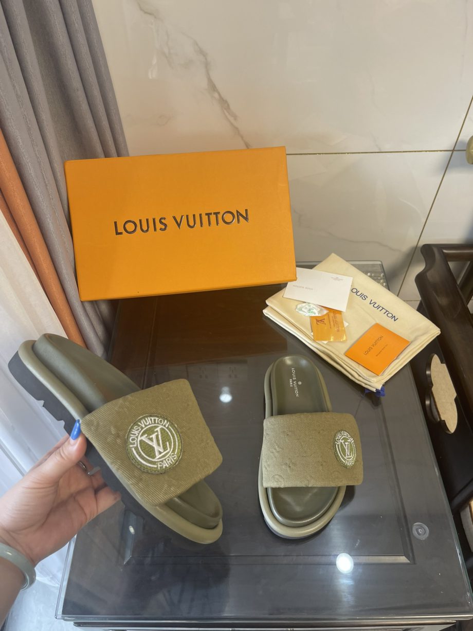 louis vuitton Women's Pool Pillow Comfort Mule Green For Women LV