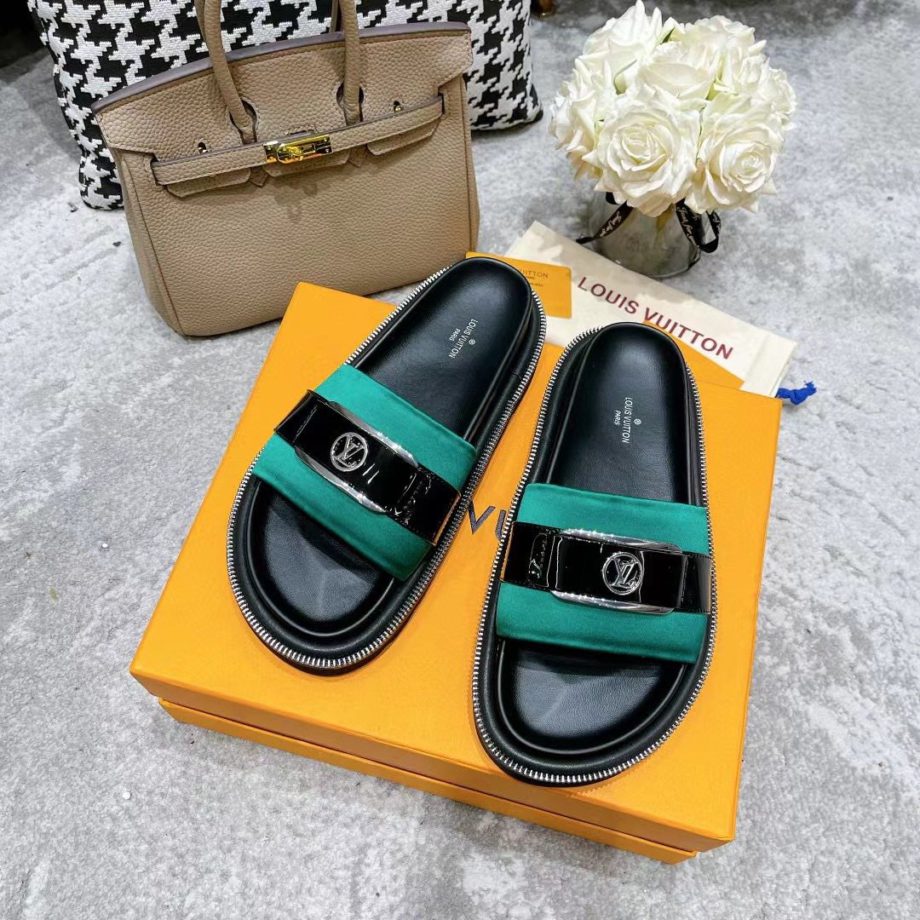 louis vuitton Women's Pool Pillow Flat Comfort Mule Green For Women 1AA0SY