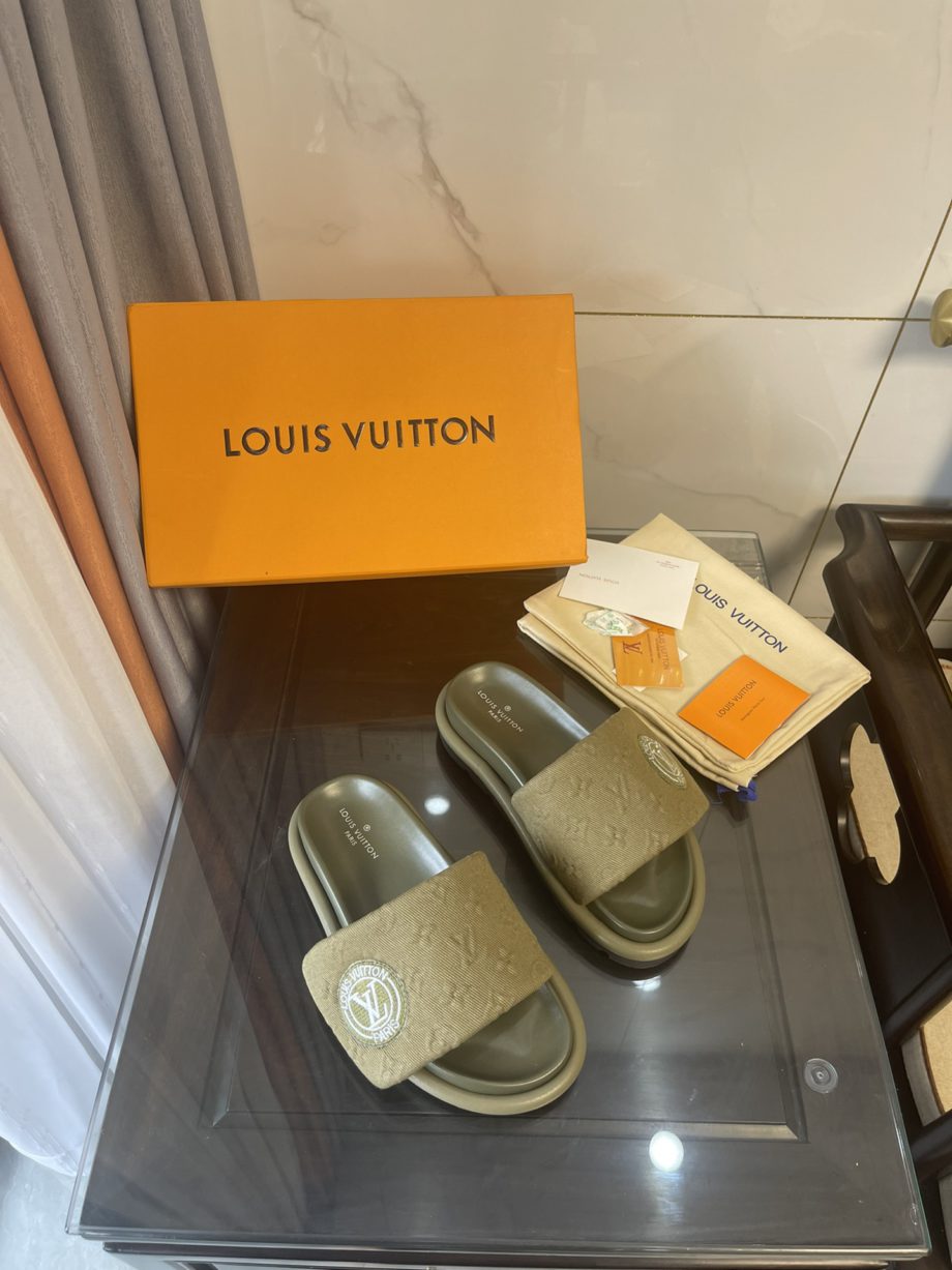 louis vuitton Women's Pool Pillow Comfort Mule Green For Women LV