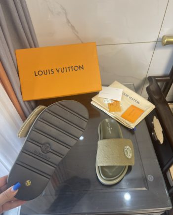 louis vuitton Women's Pool Pillow Comfort Mule Green For Women LV