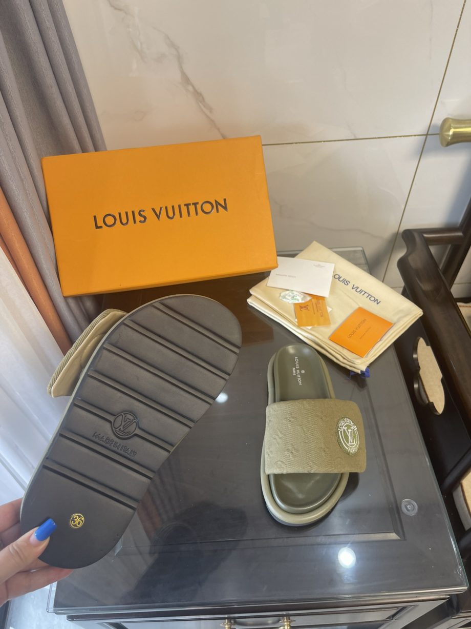 louis vuitton Women's Pool Pillow Comfort Mule Green For Women LV