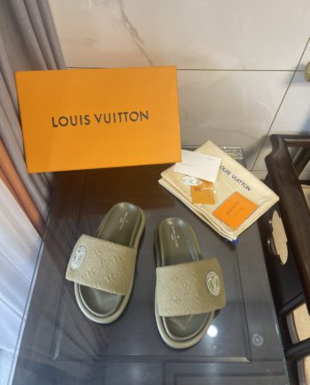 louis vuitton Women's Pool Pillow Comfort Mule Green For Women LV