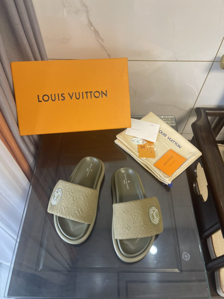 louis vuitton Women's Pool Pillow Comfort Mule Green For Women LV