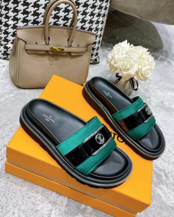 louis vuitton Women's Pool Pillow Flat Comfort Mule Green For Women 1AA0SY