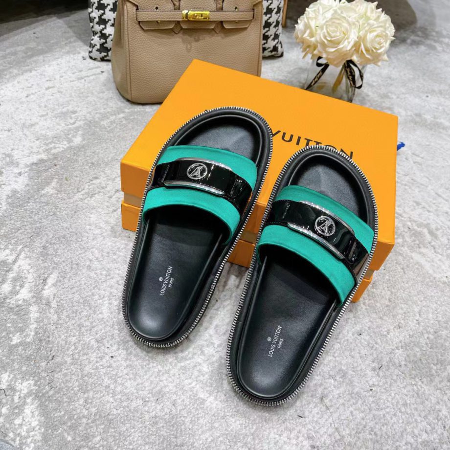 louis vuitton Women's Pool Pillow Flat Comfort Mule Green For Women 1AA0SY