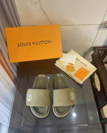 louis vuitton Women's Pool Pillow Comfort Mule Green For Women LV