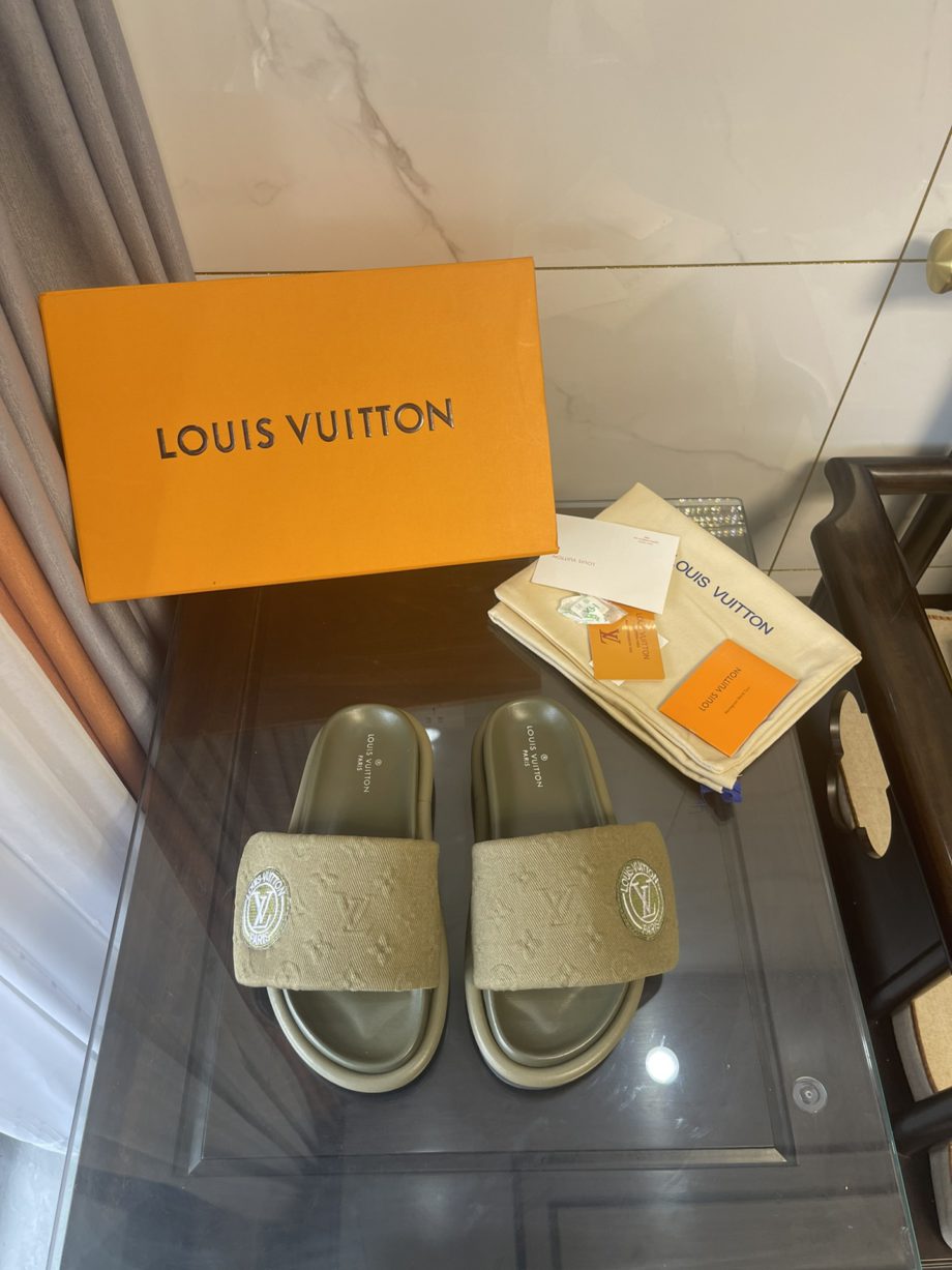 louis vuitton Women's Pool Pillow Comfort Mule Green For Women LV