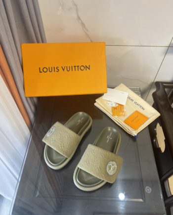 louis vuitton Women's Pool Pillow Comfort Mule Green For Women LV