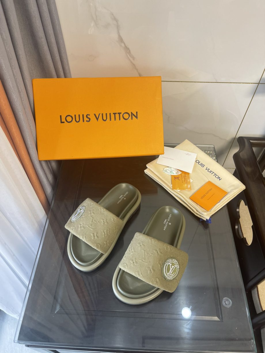 louis vuitton Women's Pool Pillow Comfort Mule Green For Women LV