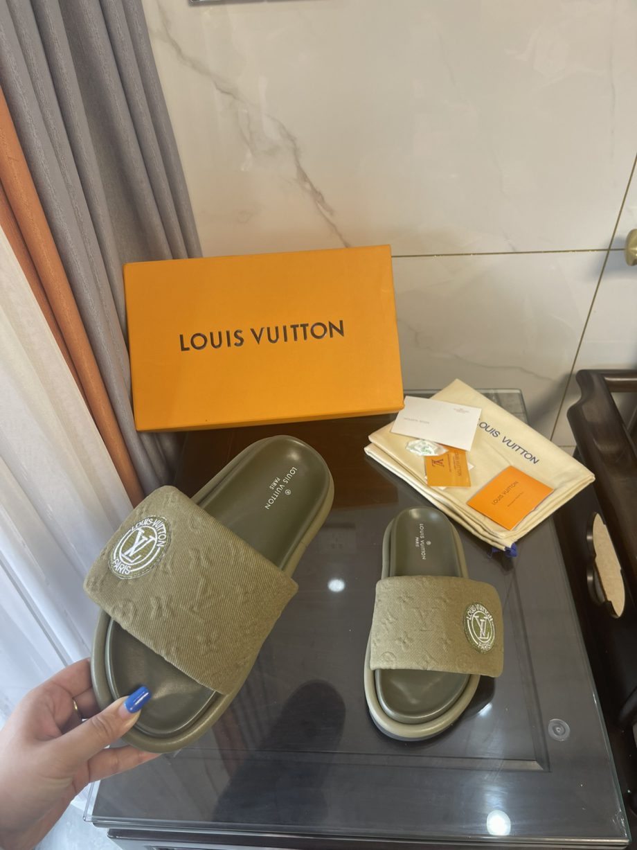 louis vuitton Women's Pool Pillow Comfort Mule Green For Women LV