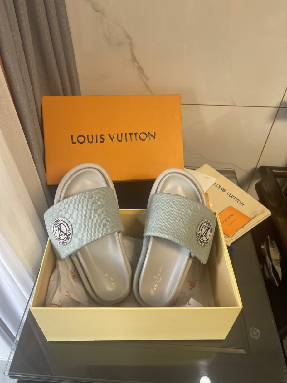 louis vuitton Women's Pool Pillow Comfort Flat Mule Bright Green For Women