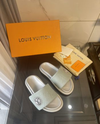 louis vuitton Women's Pool Pillow Comfort Flat Mule Bright Green For Women