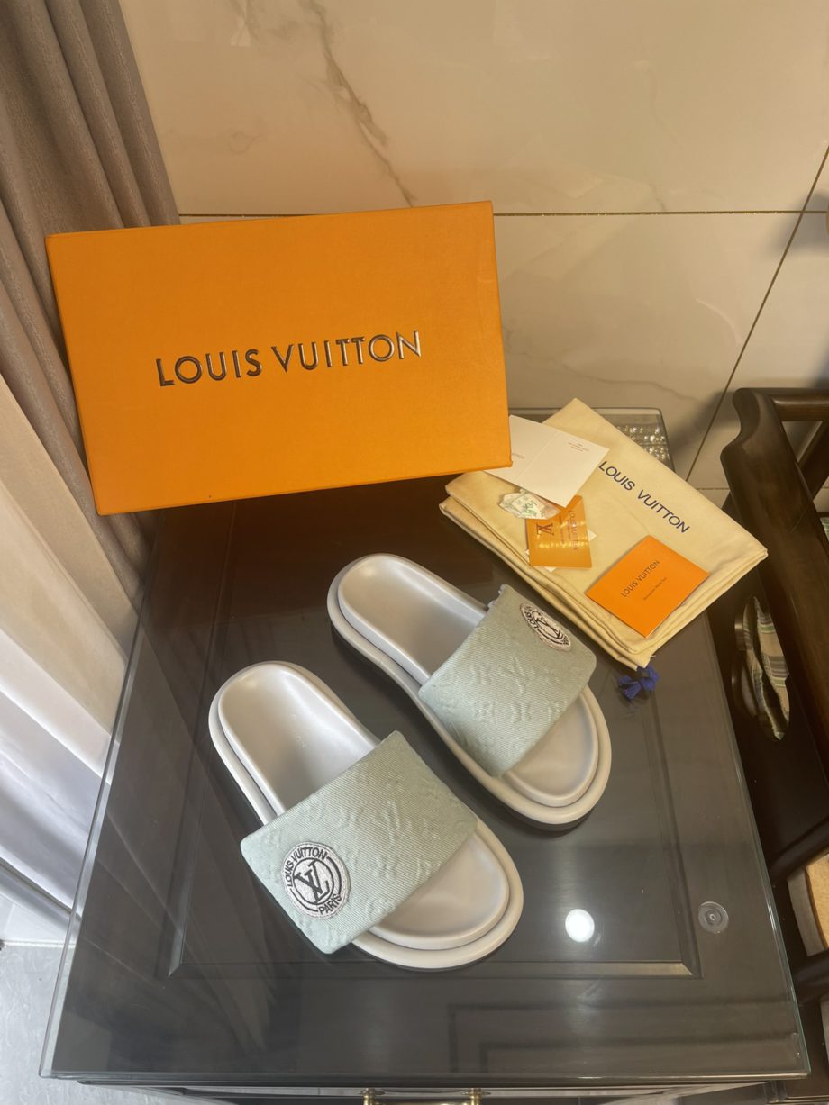 louis vuitton Women's Pool Pillow Comfort Flat Mule Bright Green For Women