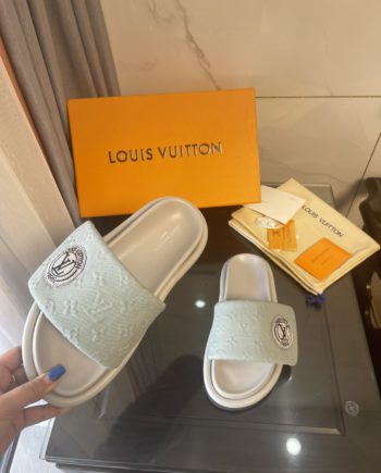 louis vuitton Women's Pool Pillow Comfort Flat Mule Bright Green For Women