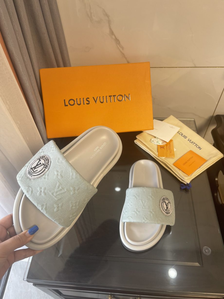 louis vuitton Women's Pool Pillow Comfort Flat Mule Bright Green For Women