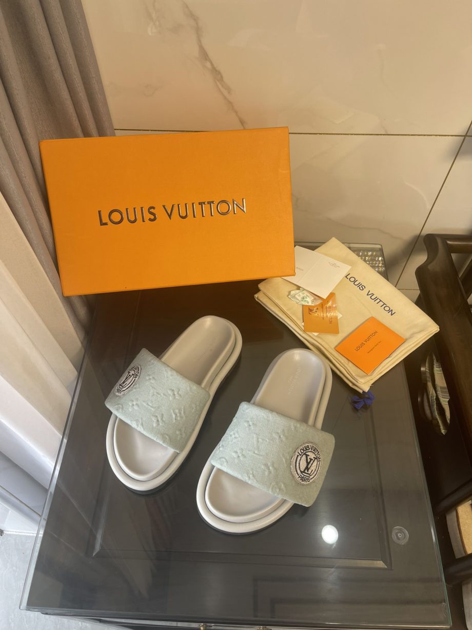 louis vuitton Women's Pool Pillow Comfort Flat Mule Bright Green For Women