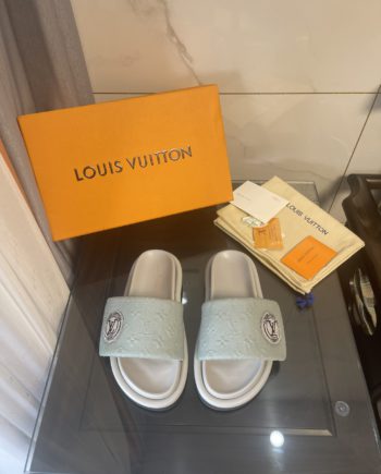 louis vuitton Women's Pool Pillow Comfort Flat Mule Bright Green For Women